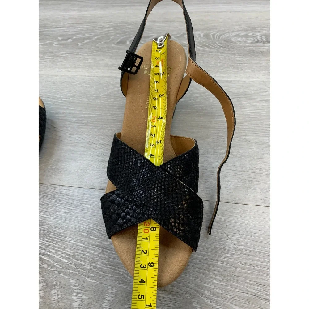 Clarks Women's Black Snakeskin Wedge Sandals Cushion Soft 8 Comfort Shoes